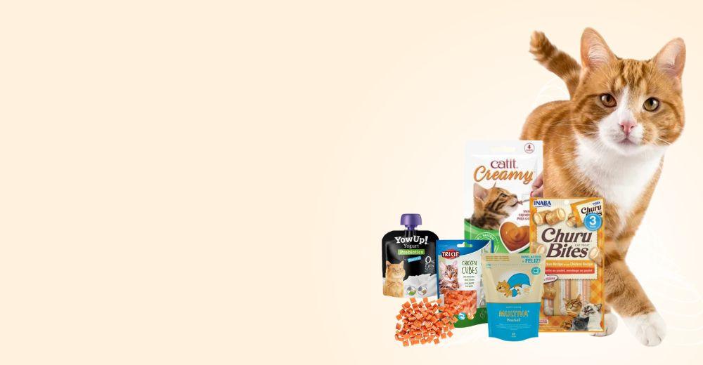 Gato naranja con snacks para gatos de las marcas Catit, Inaba, Trixie y YowUp — banner promocional Confort Animal.