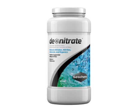 Seachem de*Nitrate es un material económico, natural y poroso con distribución y geometría de poros que promueve tanto la nitrificación aeróbica en los primeros milímetros de profundidad como la desnitrificación anaeróbica en el núcleo.