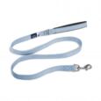 Correa Curli Basic Nylon Azul claro es una correa para perros, fabricada en nylon y con asa acolchada.
