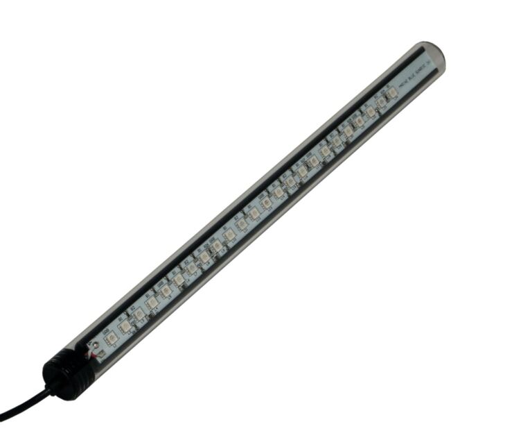La Lámpara de luz diurna Sera LED X-Change 660 emite luz diurna de color natural.