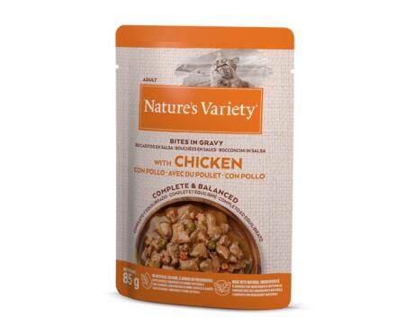 Alimento húmedo Nature's Variety Bites in Gravy Gato Adulto Pollo y Vegetales sobre 85g.